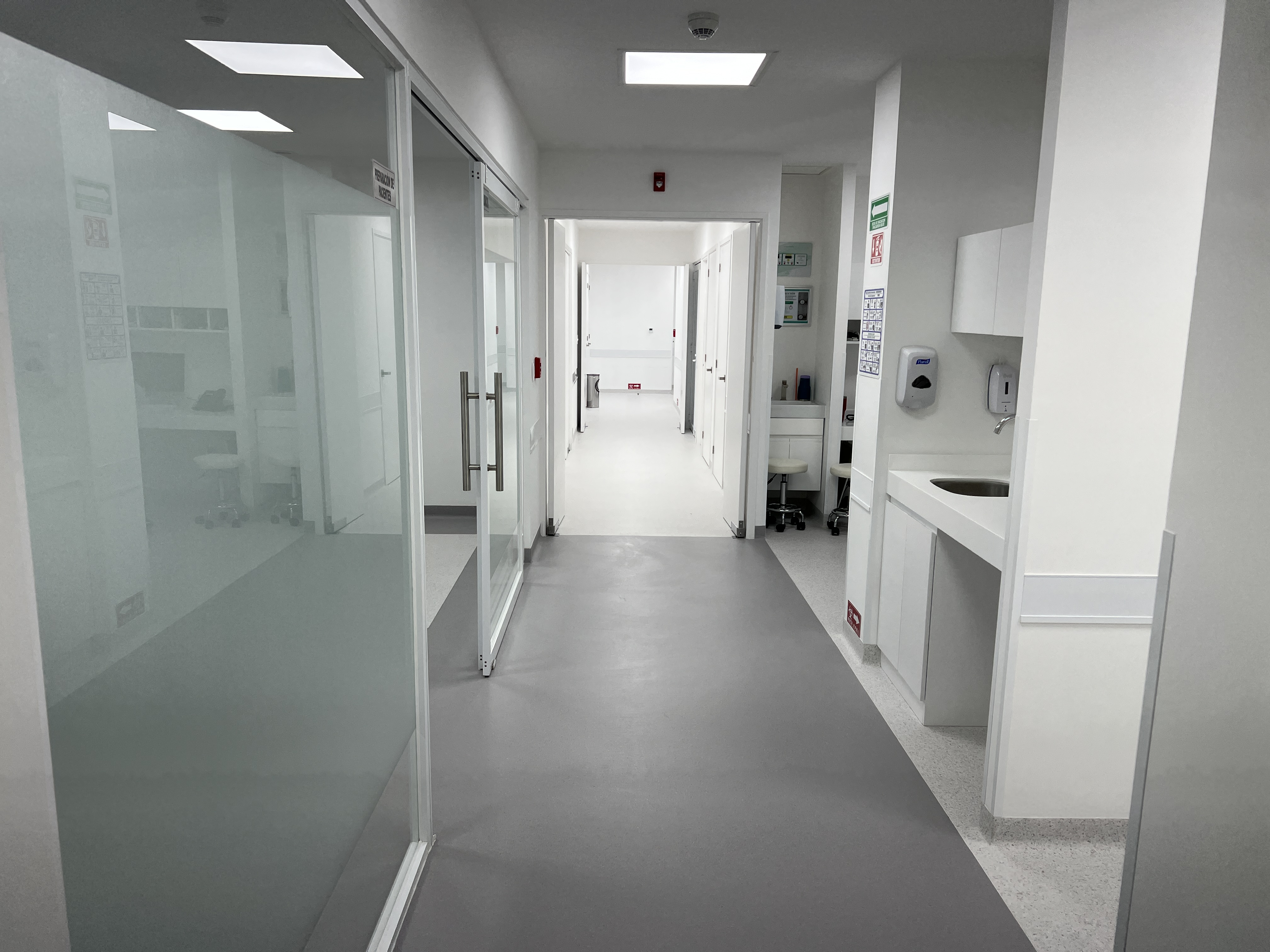 FertilyMed operating room and medical equipment